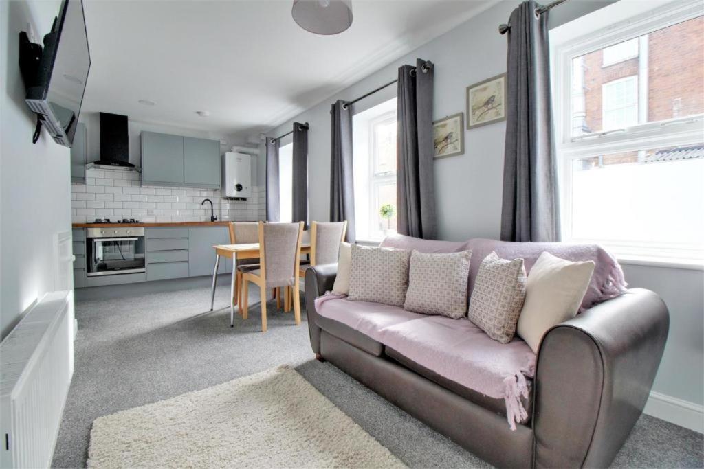 Nelson By The Docks Serviced Apartments By Roomsbooked Gloucester Eksteriør billede